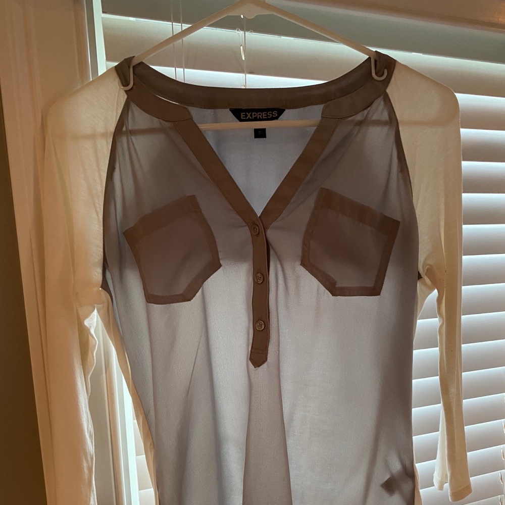 Gray / white express top